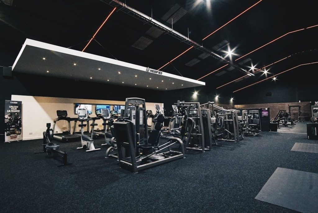 Personal trainer coaching member