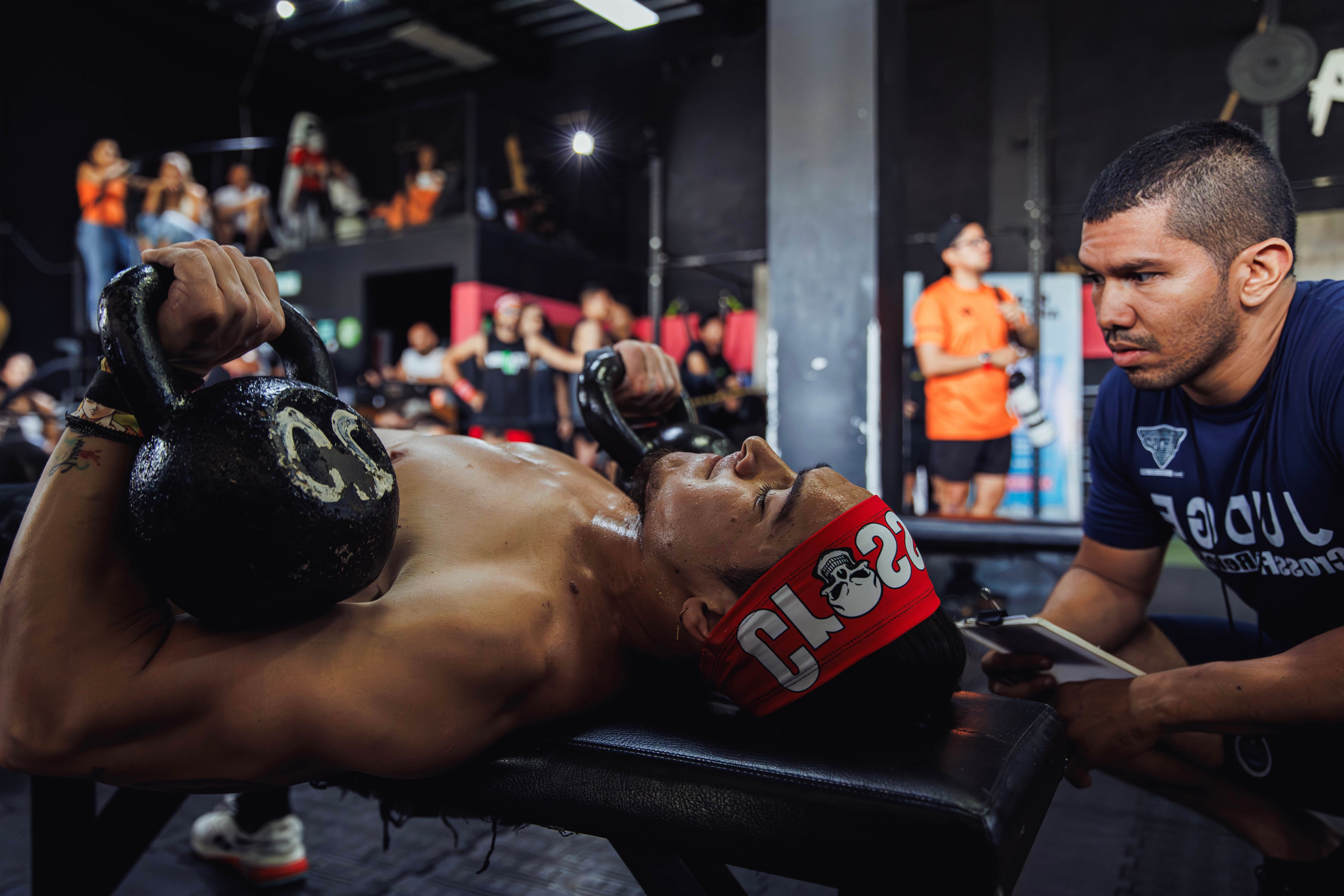 Coach supporting an active client during a consultation