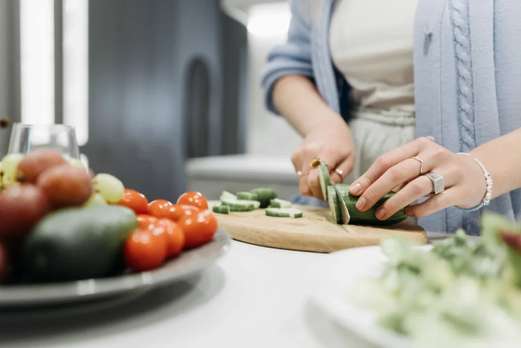 Dietitian preparing a weekly meal plan during a nutrition consultation