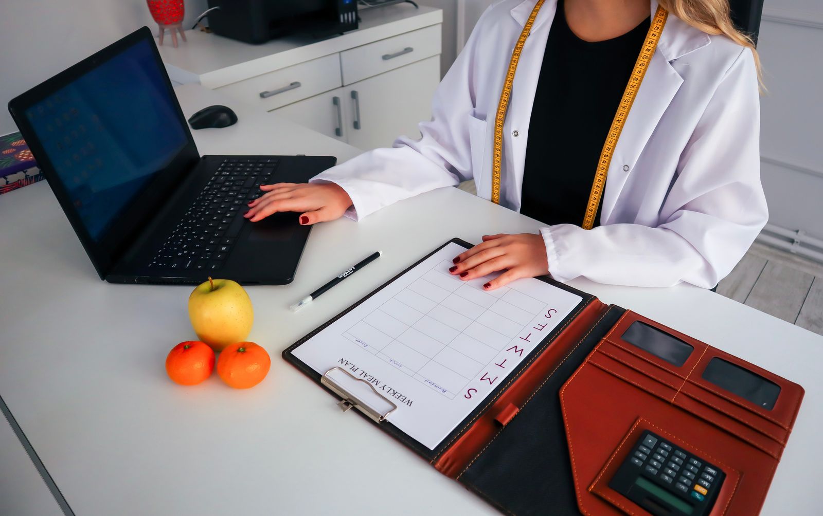 Nutrition coaching consultation with healthy food choices