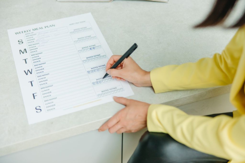 Weekly meal planning with healthy food