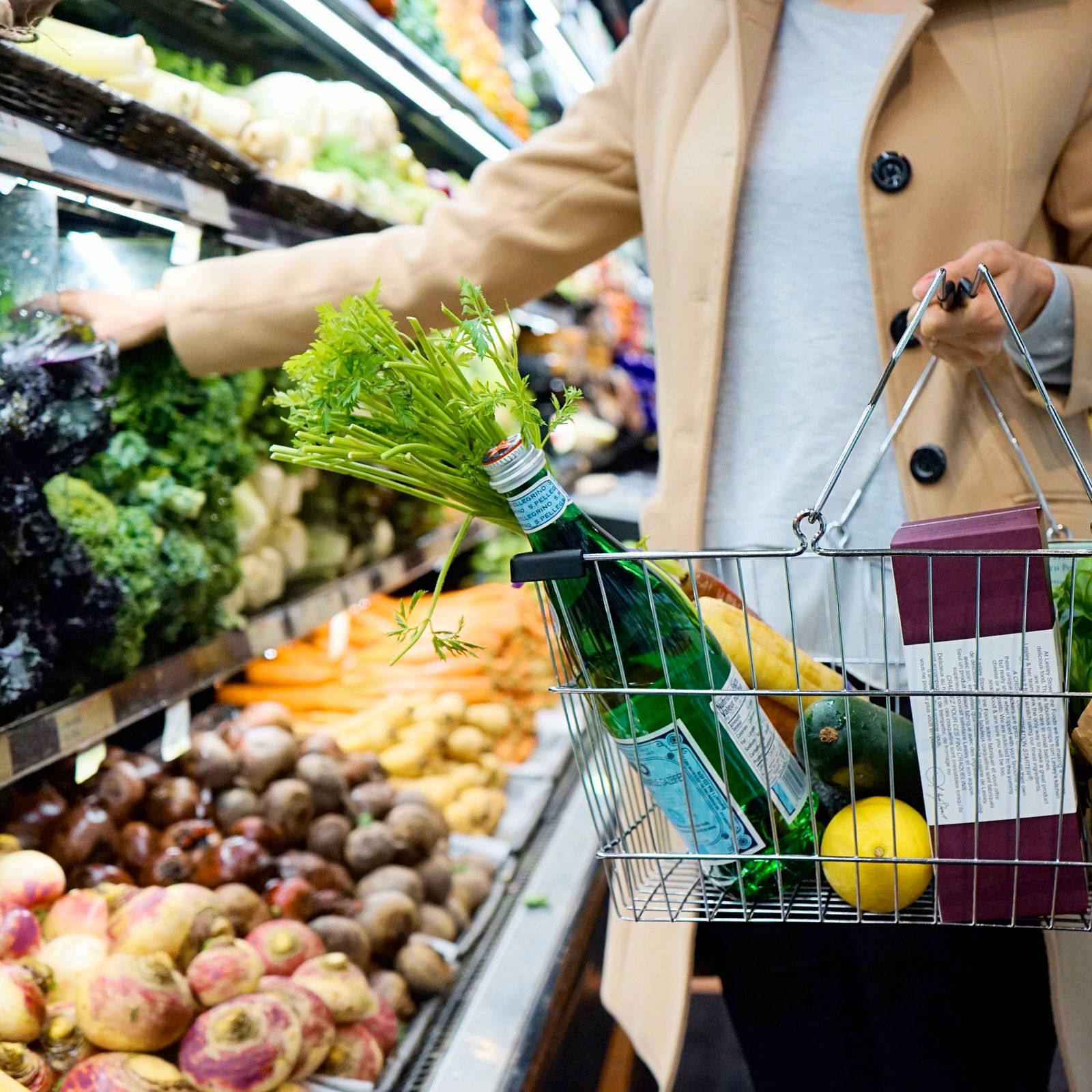 Dietitian preparing fresh vegetables for healthy eating guidance