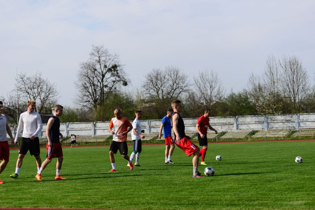Outdoor bootcamp group fitness training 5