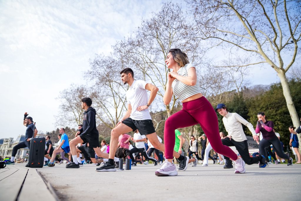 Outdoor bootcamp group fitness training 8