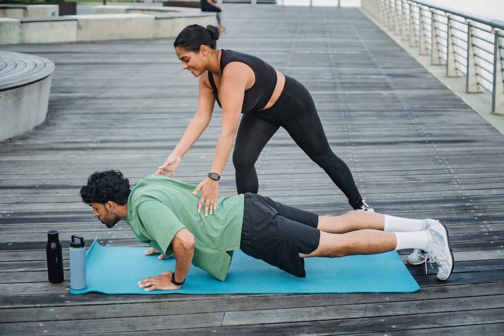 Outdoor bootcamp group fitness training 3