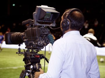 How Modern Sports Stories Earn Attention and Trust