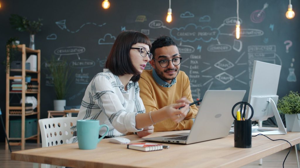 Co-working Gym – coworking space laptop