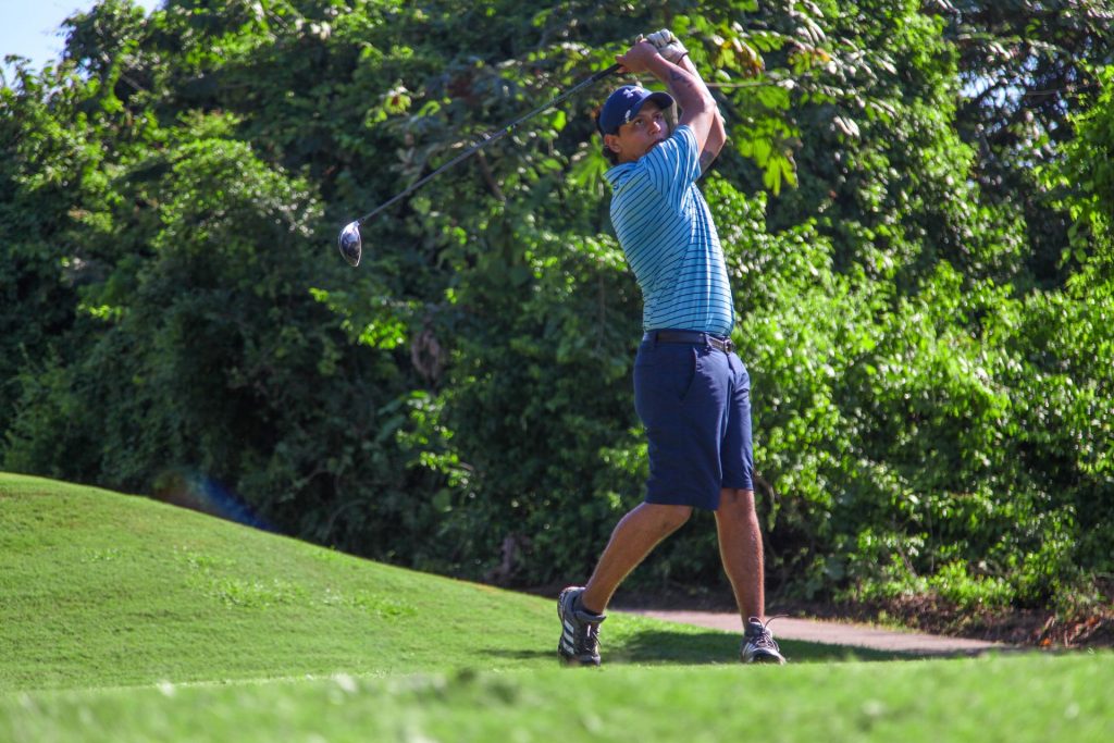 Golf Fitness Gym – golfer swing