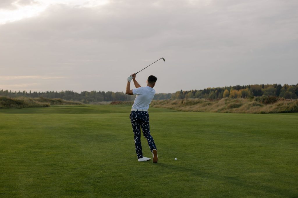 Golf Fitness Gym – golfer swing