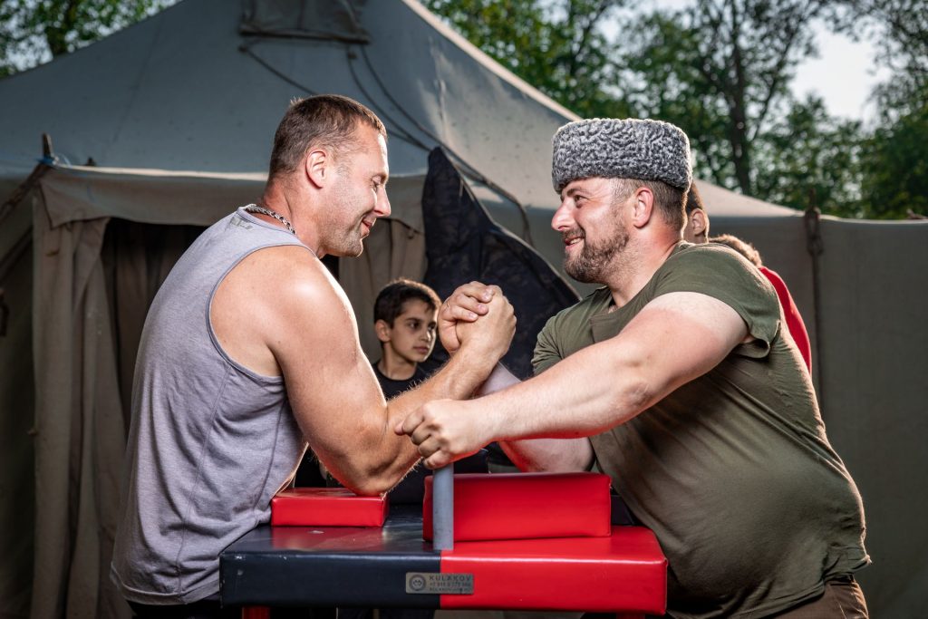 Grip & Arm Wrestling Gym – arm wrestling match