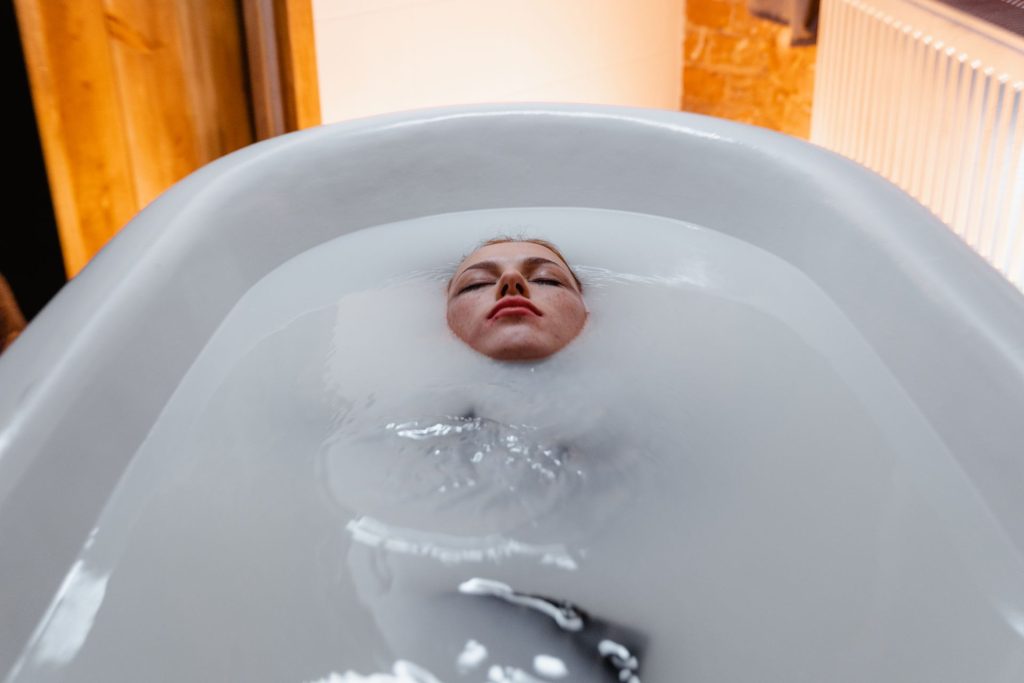Recovery & Cryotherapy Gym – ice bath recovery