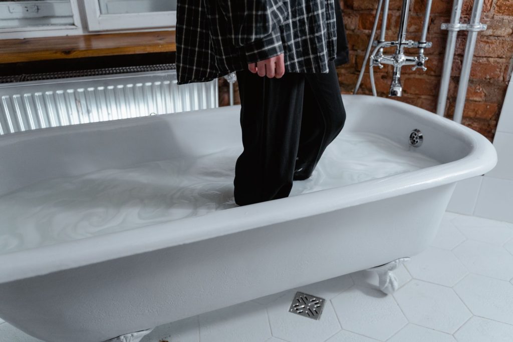 Recovery & Cryotherapy Gym – ice bath recovery