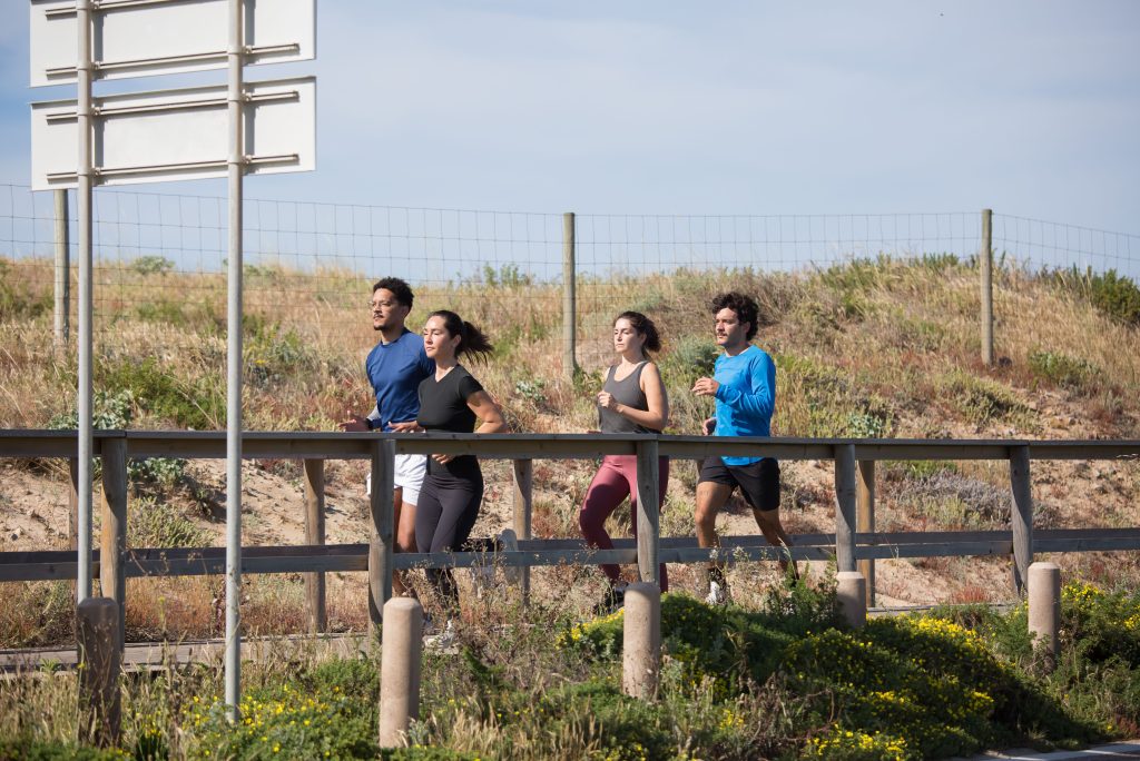 Outdoor bootcamp group fitness training 4