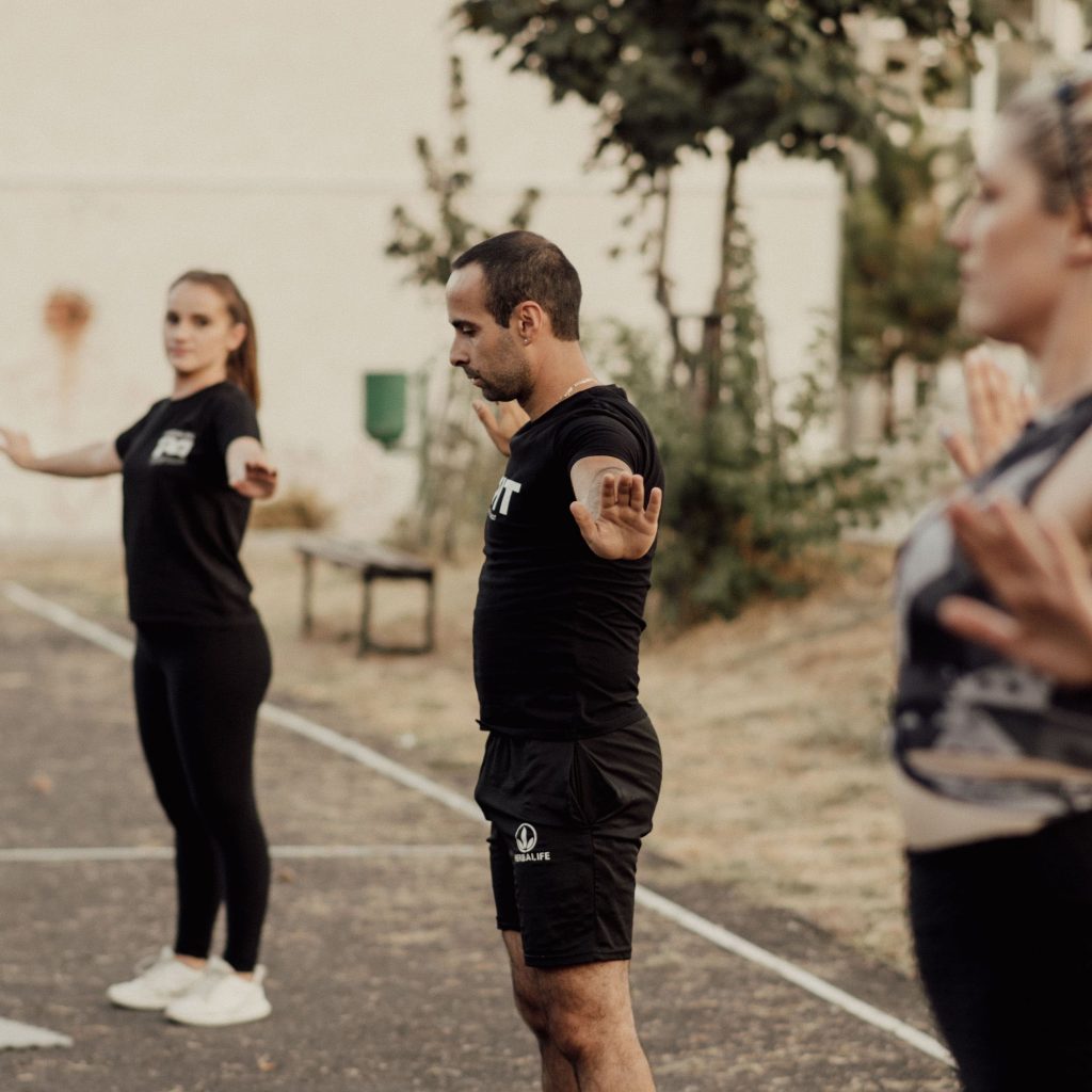 Outdoor bootcamp group fitness training 3