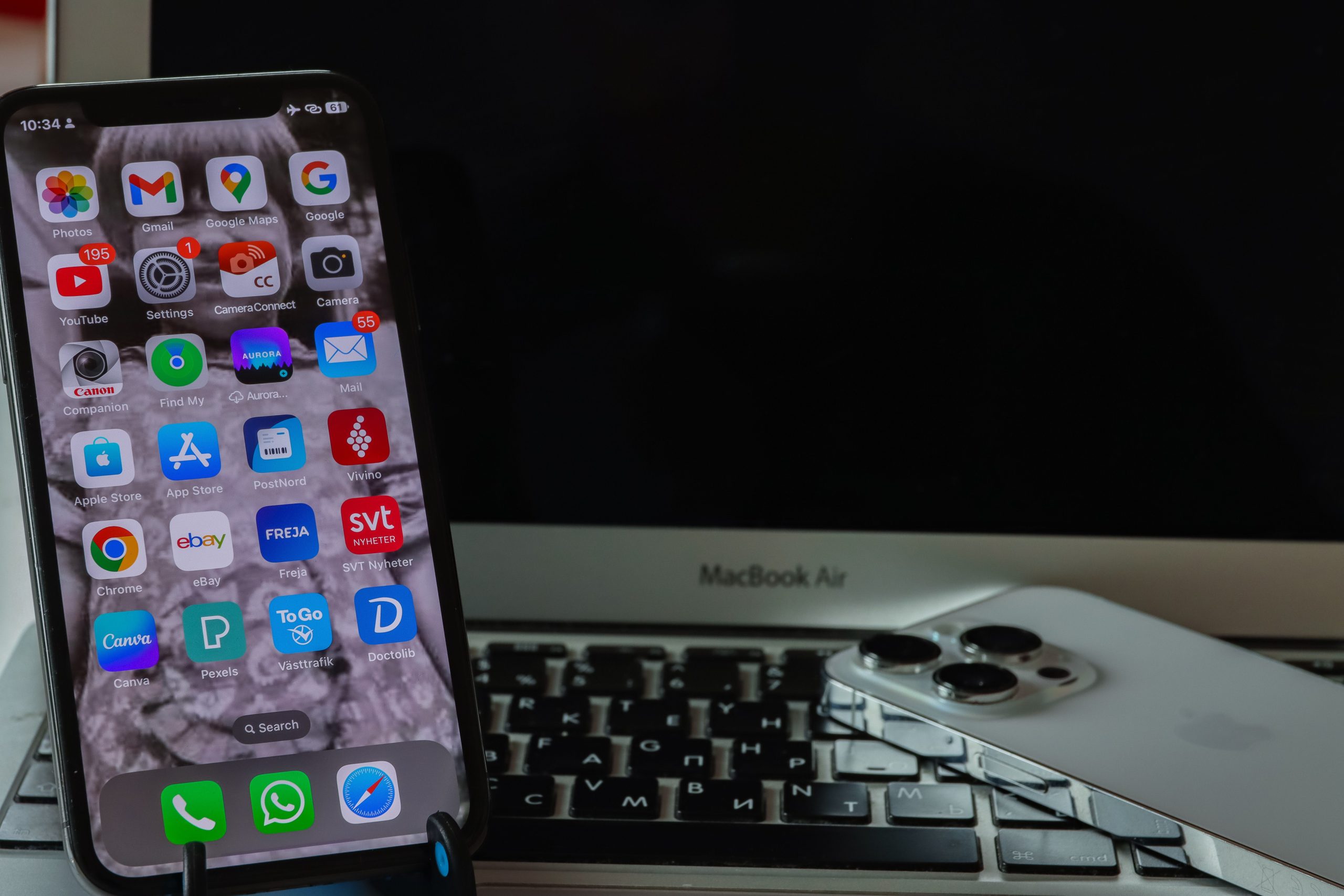 Smartphone and laptop technology