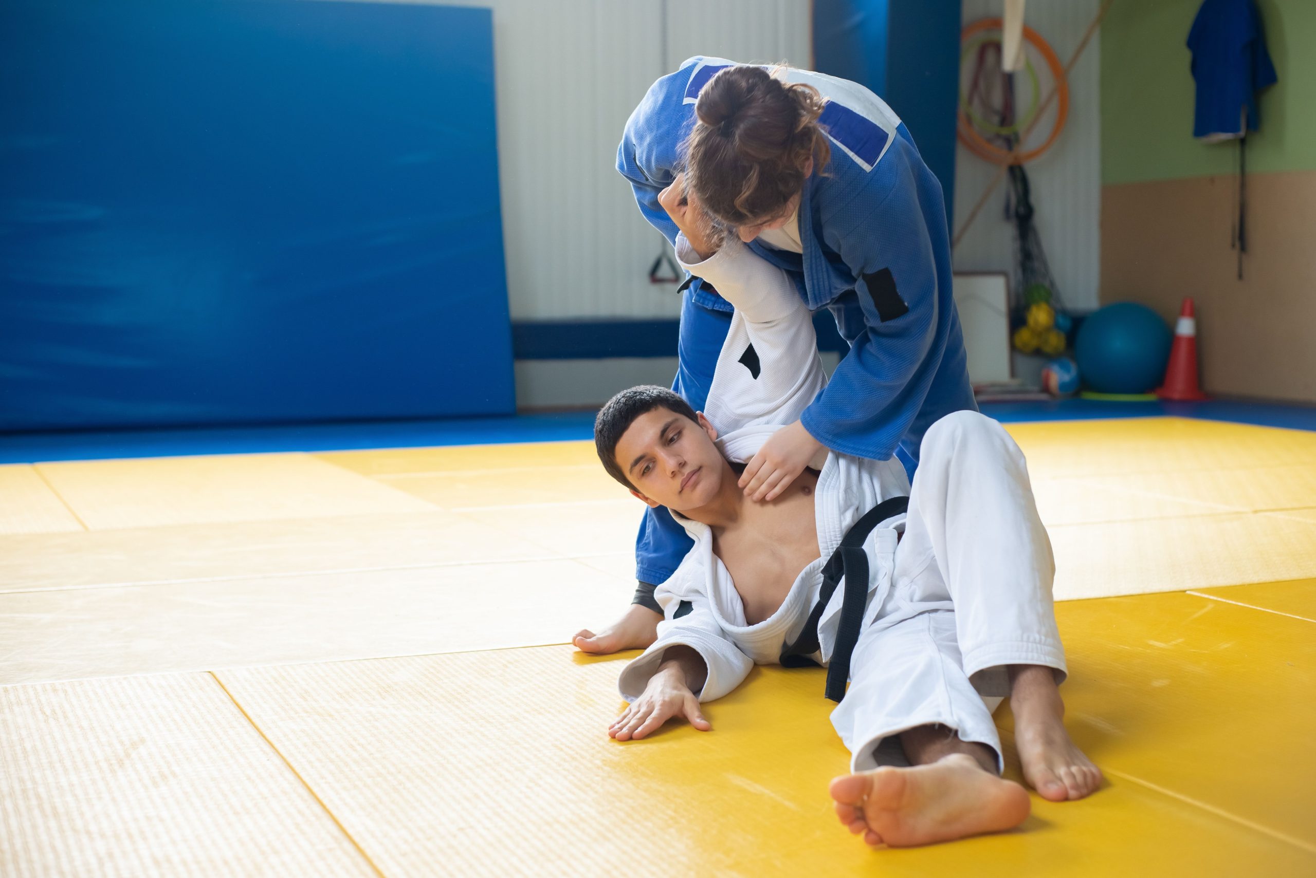 Classes that connect ukemi, kuzushi, throws and groundwork progressively.