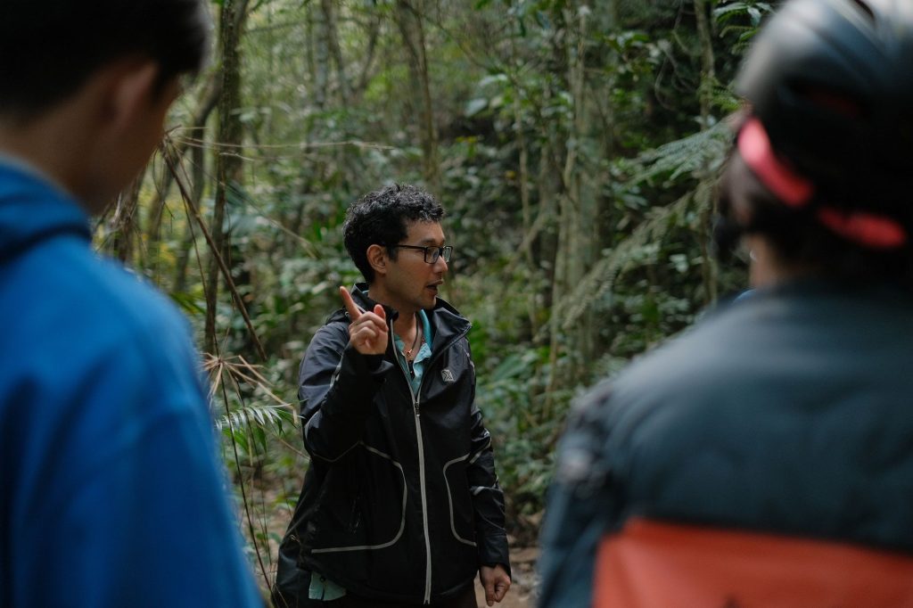 Tour Guides & Local Experiences