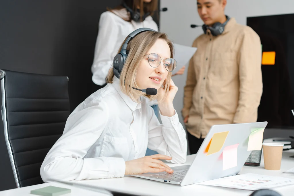 Computers & Laptops Customer Support Ecommerce Contact Service Desk Premium Store Lifestyle