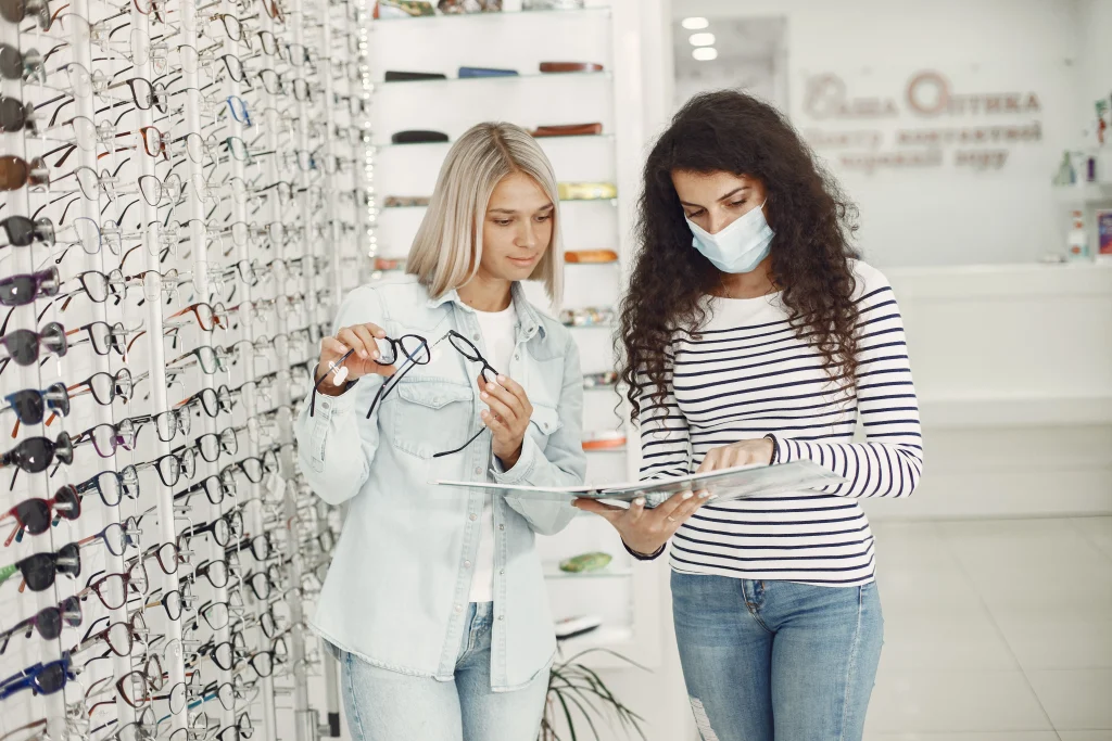 Eyewear & Optics Customer Support Ecommerce Contact Service Desk Premium Store Lifestyle