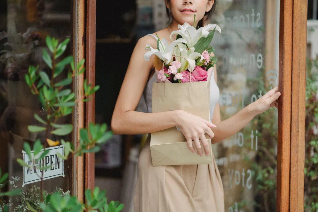 Flowers & Gifts Shop Ecommerce Premium Product Lifestyle