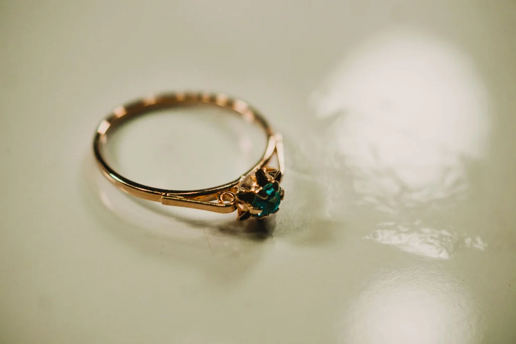 Jewelry & Goldsmith Product Details Ecommerce Premium Product Lifestyle