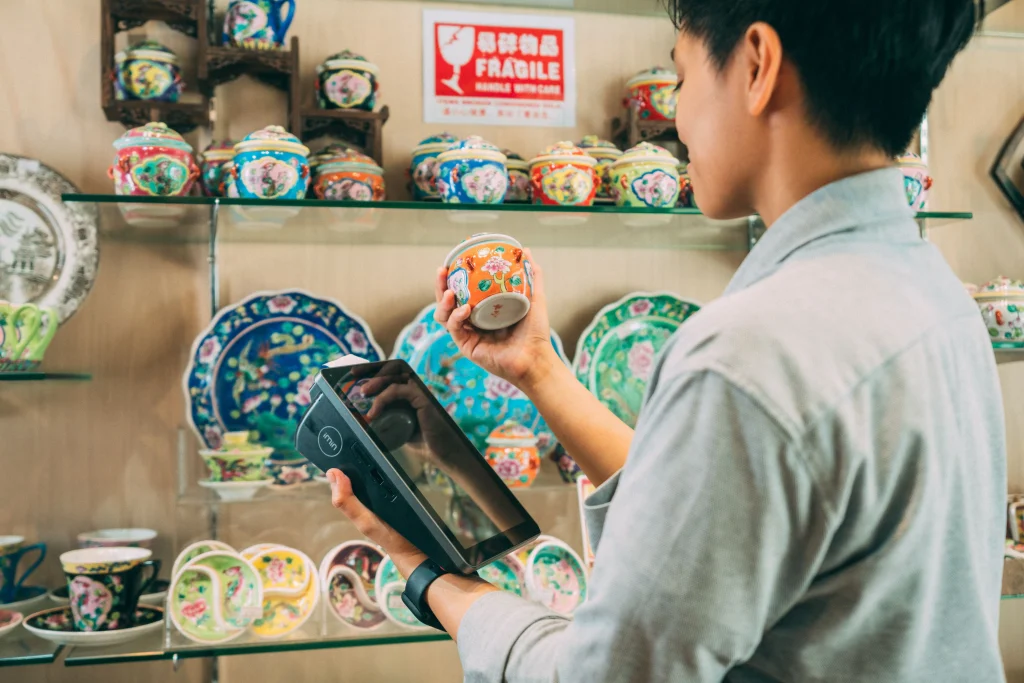 Mobile & Tablet Shop Brand Story Retail Values Craftsmanship Customer Experience Premium Store Lifestyle