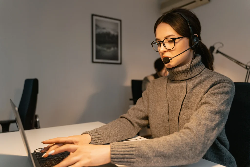 Online Course Downloads Customer Support Ecommerce Contact Service Desk Ecommerce Lifestyle