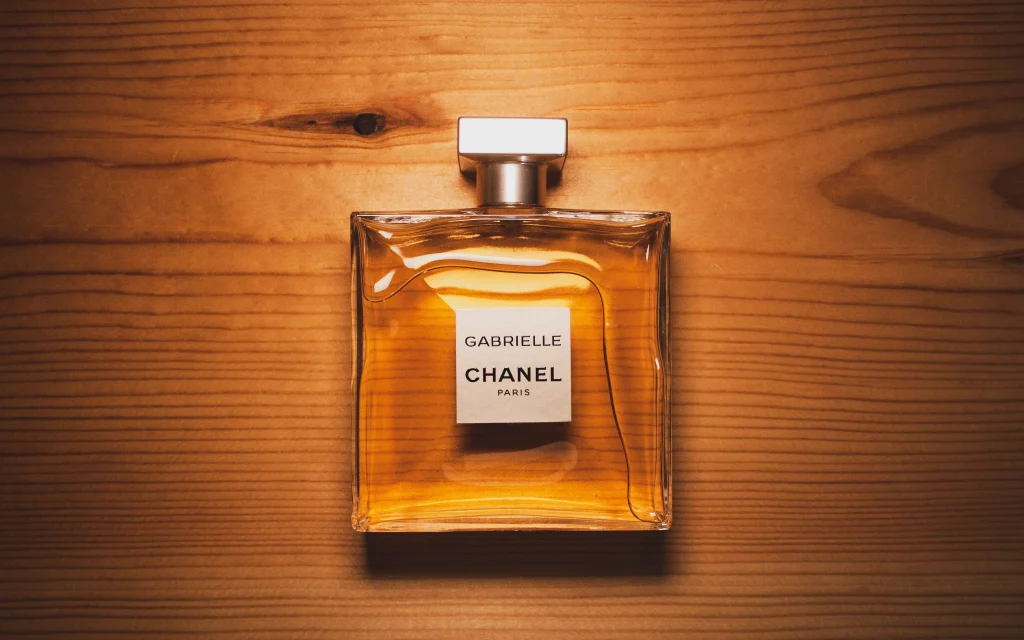 Perfume & Fragrance Customer Support Ecommerce Contact Service Desk Premium Store Lifestyle