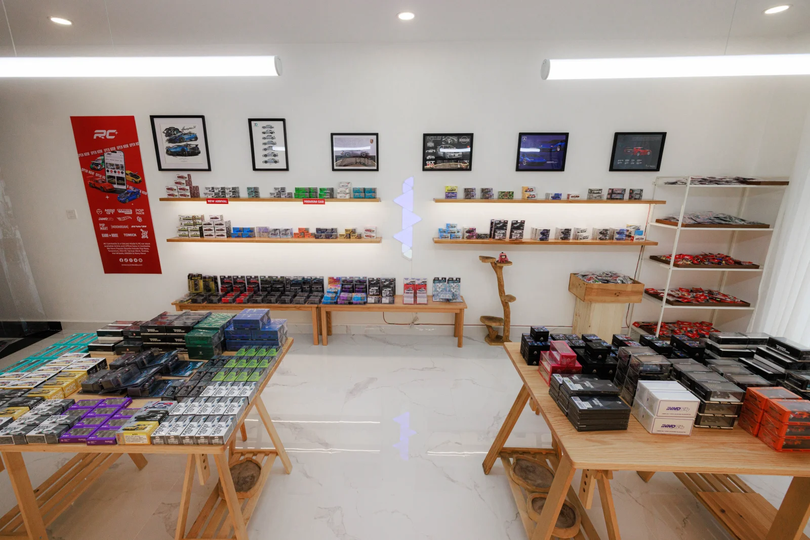 Collectibles Store premium slider image